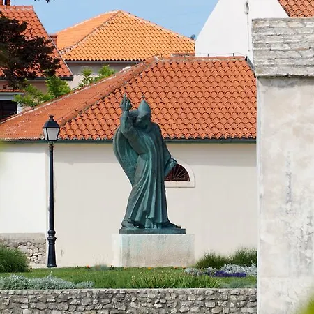 Lejlighed Red Rose Nin