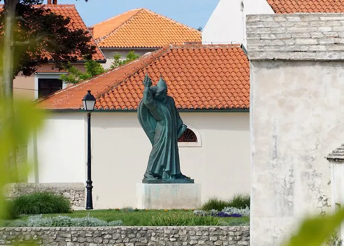 Lejlighed Red Rose Nin